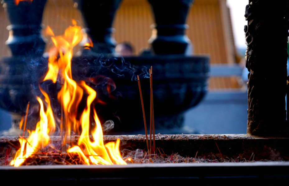 Understanding the Traditions of a Buddhist Funeral in Singapore